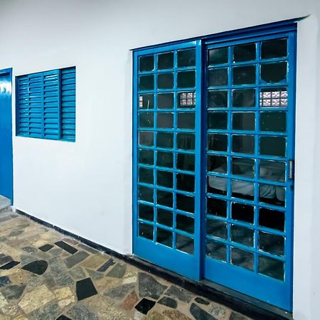 Pousada Roosevelt Suite 01 - Pousada Central Prox Rodoviaria E Dist Industrial Uberlândia Exterior photo